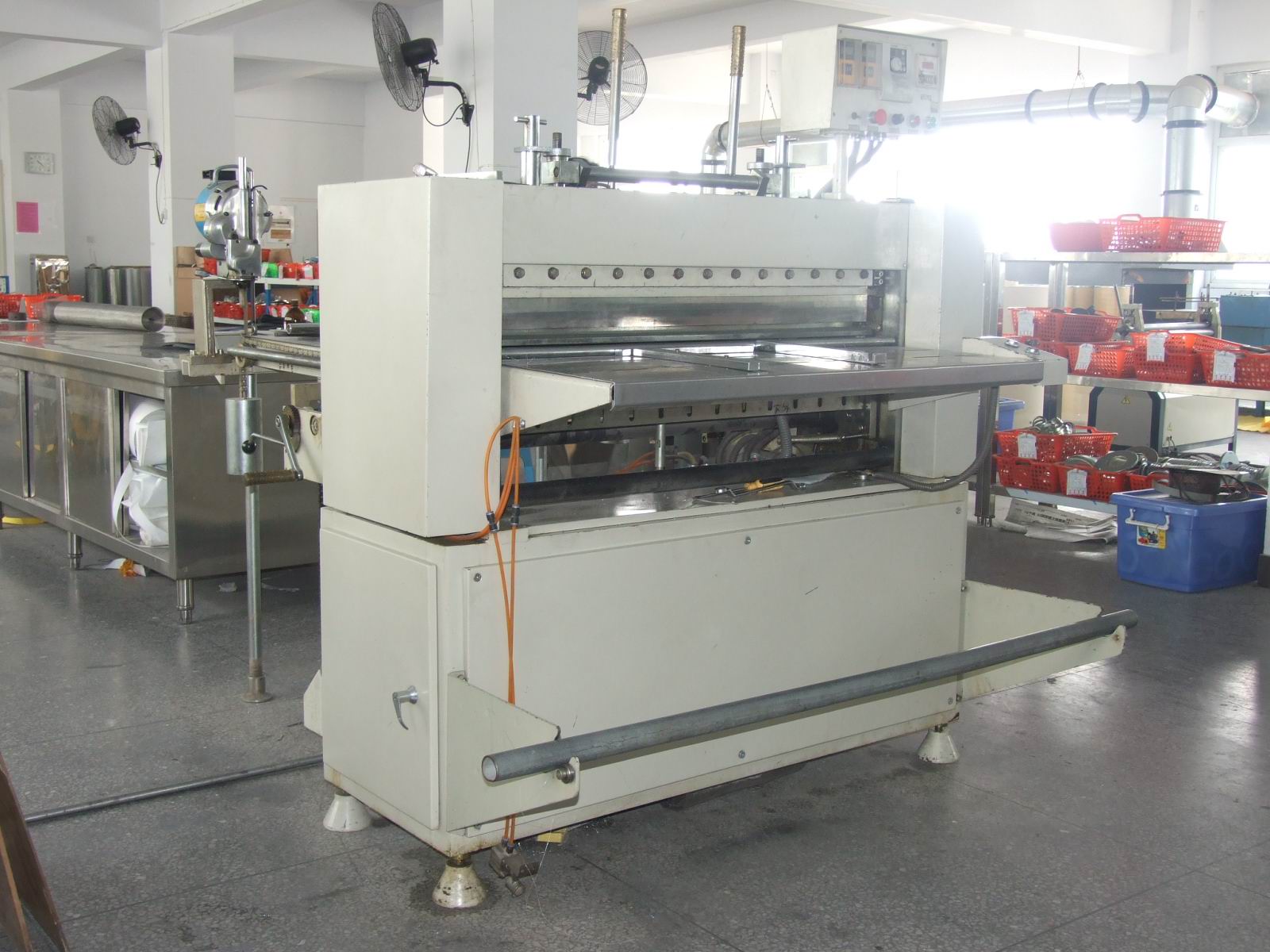 濾層切邊機(jī)